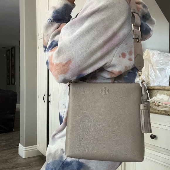 New Tory burch Thea Swingpack crossbody / shoulder bag / 2 straps in gray color - Picture 2 of 14